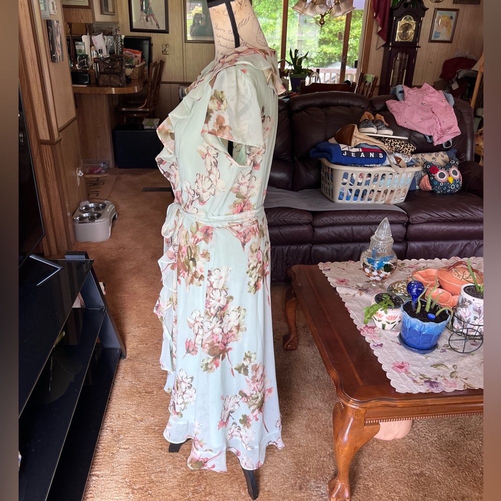 Julian Taylor Floral Midi Dress Size 16 Layered Ruffles beautiful dress. - Picture 4 of 16